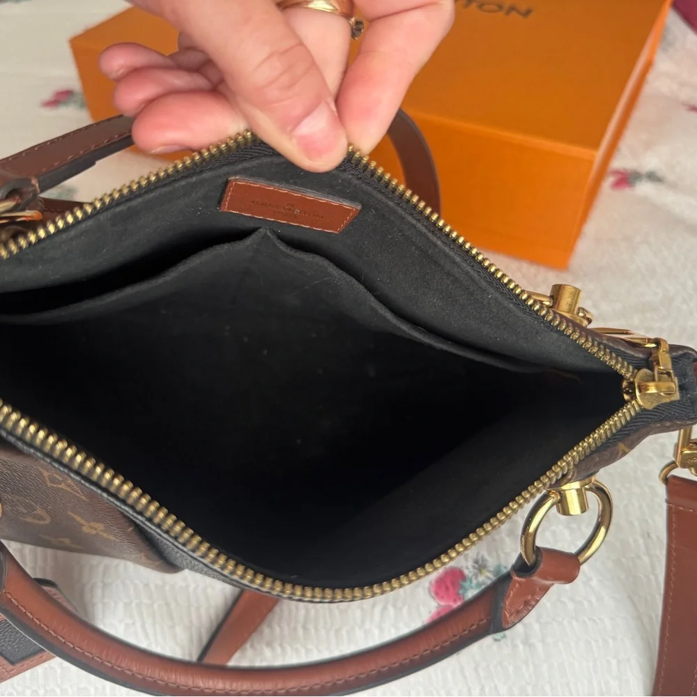 Authentic Louis Vuitton Bag V BB Tote - Picture 4 of 4